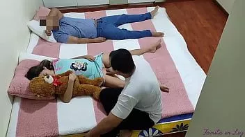 تشغيل أنا أمارس الجنس مع ابنة صديقي بينما هو مستريح - في اليوم الذي أستفيد فيه من ضعف ابنة صديقي