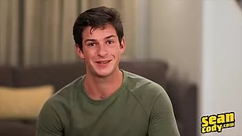 Riproduci Cody seiya viene sborrata dentro da (archie) restituisce il favore mentre lo fa venire di nuovo - sean cody