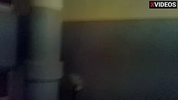 play Ha chiamato un ragazzo modesto per il tè e allo stesso tempo lo ha reso un uomo