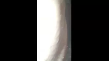 Afspelen Ontmoet een jongen uit een andere stad op de app, hij belde me om zijn kont creampie te lezen