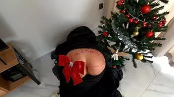 Riproduci Il corriere ha consegnato il pacco e ha sborrato nel culo a sua moglie!