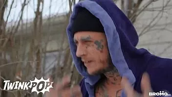 Reproduzir O estranho twink benjamin blue é perfurado pelo boneco de neve bo sinn - twinkpop