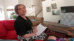 play Mama vitregă Erin Electra a fost răsplătită cu o dracu’ de penis pentru că a ajutat la teme