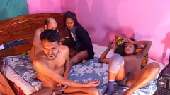 play الجنس مجموعة خشنة مع اثنين من اللاعبين: حنيف ، مانيك ميا ، وبولي خاتون في إباحية ساخنة ومتنافسة