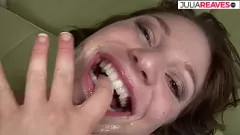 Odtwórz Zobacz, jak ta laska z wygoloną cipką jest ostro ruchana i pokryta spermą w tym paskudnym, hardcorowym porno